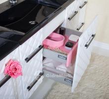 Фото товара Комплект мебели для ванной Бриклаер Жаклин 110 с черной раковиной